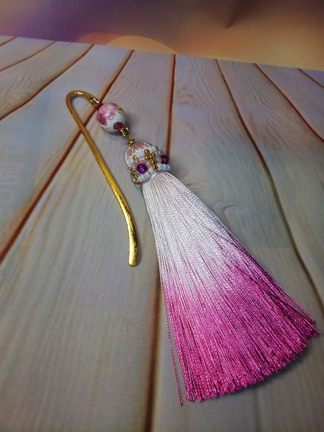 Marque page pompon rose