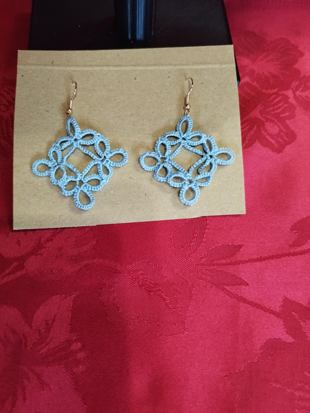 Boucles d'oreilles bleu clair frivolité 