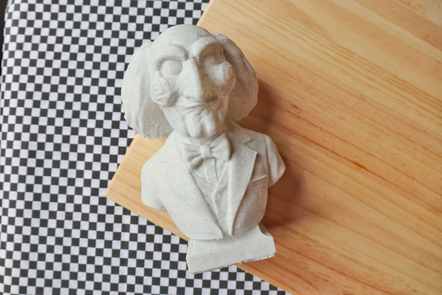 Bustos de tíos malos