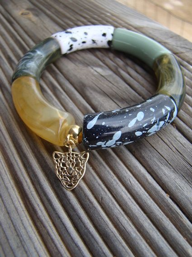 Bracelet perles tubes incurvées Mohana kaary breloque tête léopard