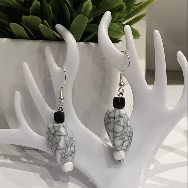 White/Black Dangling Earrings- WBD504
