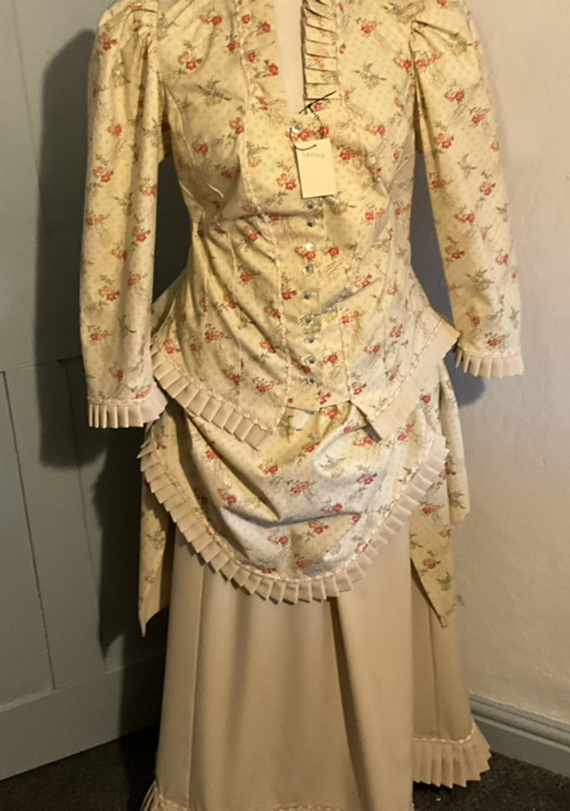 3 piece bustle ensemble 010