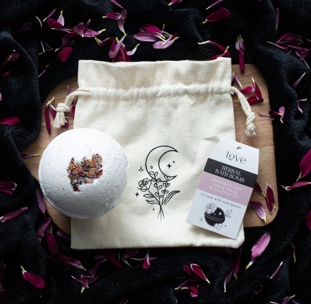 Love herbal ylang ylang bath bomb