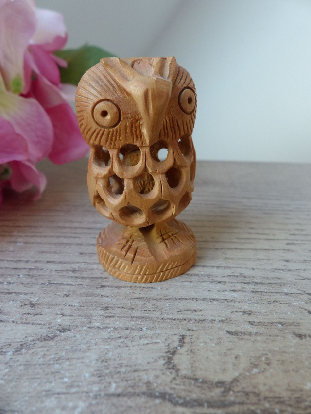 Figurine Miniature Double Chouettes en Bois Undercut, Sculpture en Bois Artisanal Chouette et son Bébé, Cadeau Famille, Naissance, Enfant