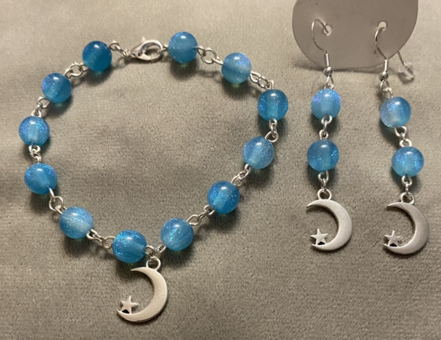 Blue bead &amp; star/moon charm set