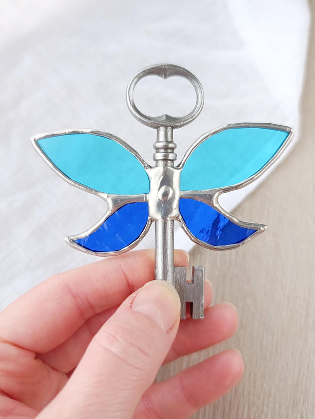 🗝️ Clé féerique "Fae" bleue en vitrail