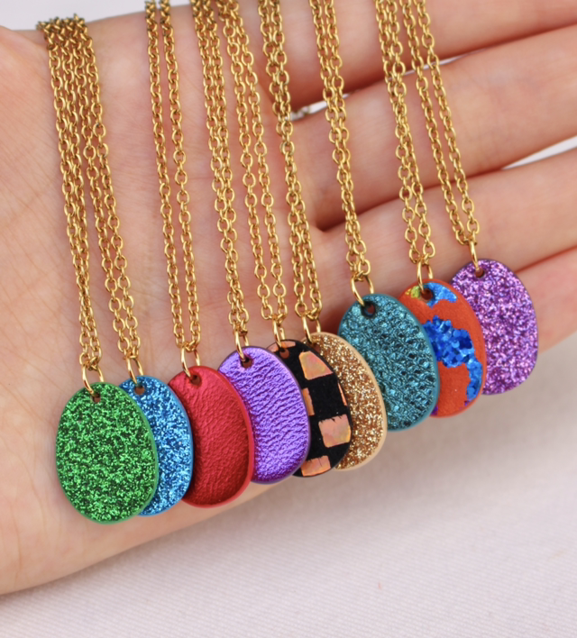 Pendentif Cleo • couleurs métallisées