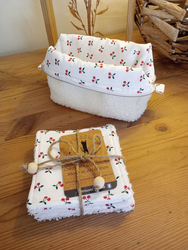 Ensemble trousse à maquillage et lingettes