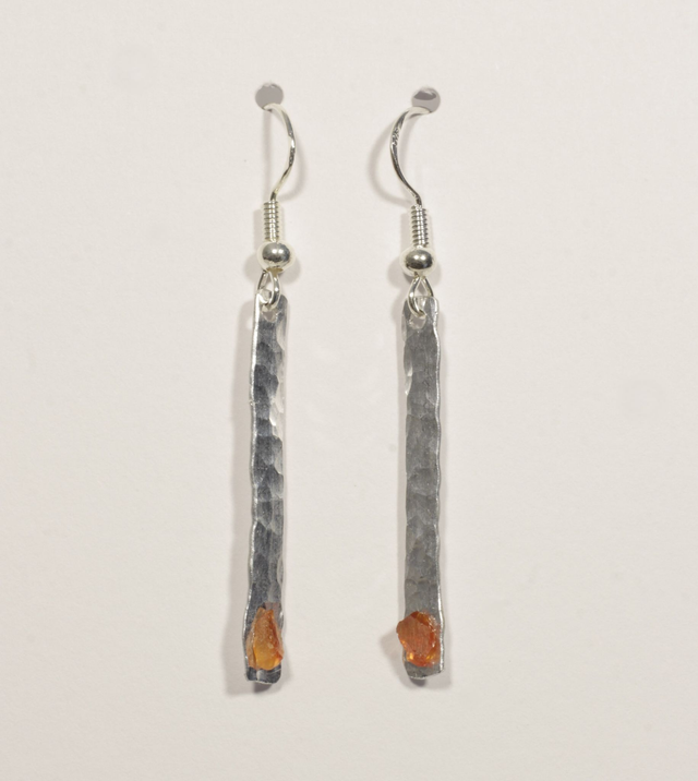Hammered Earring with Carnelian 
