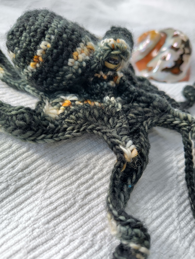 Pure Wool Octopus - Inky