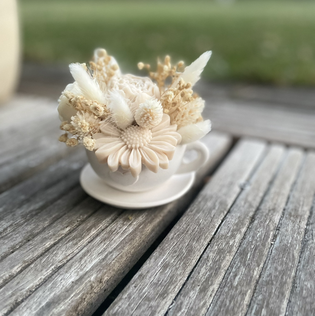 Mini composition florale en tasse – déco florale bohème 