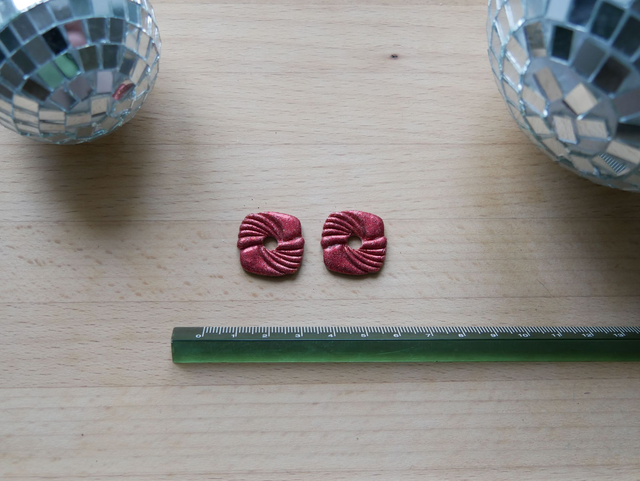 Carré rouge paillettes