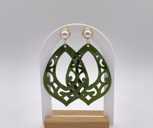 GREEN ORNAMENT - Acrylornament an einem Perlenstecker