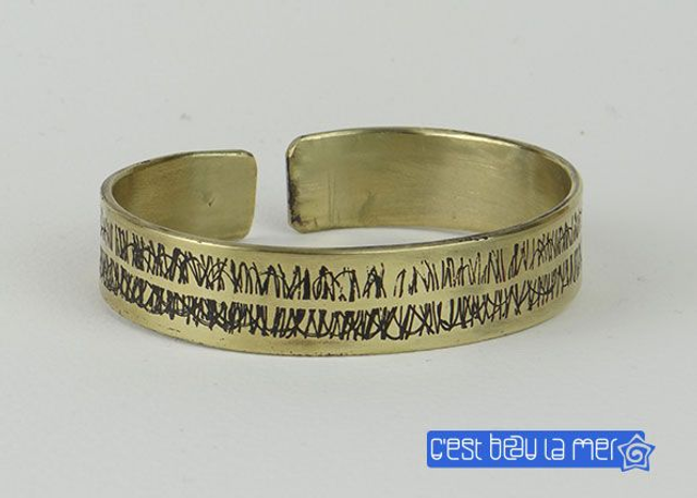 Bracelet laiton gravé patiné