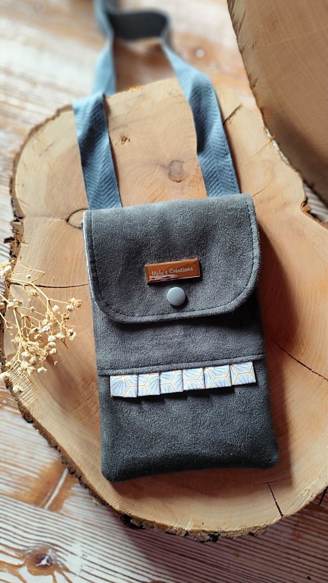 Porte téléphone en suédine gris✨