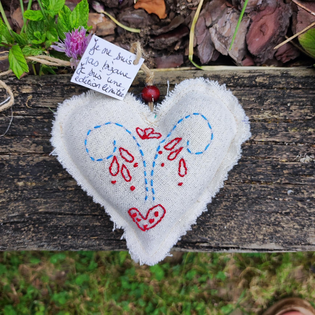 Coeur lavande brodé 