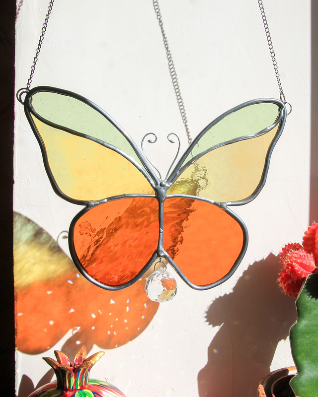 Le petit papillon des tulipes 