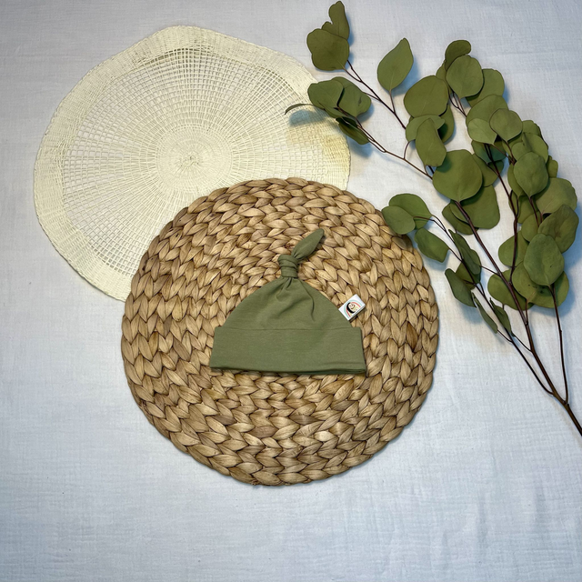 Bonnet de naissance évolutif à nouer