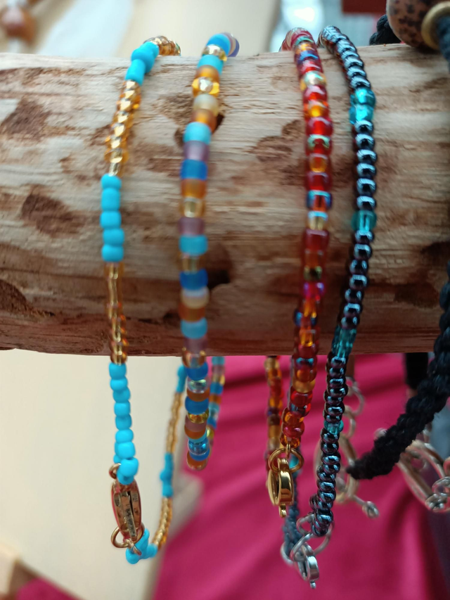 Bracelet perles de rocaille or et turquoise 