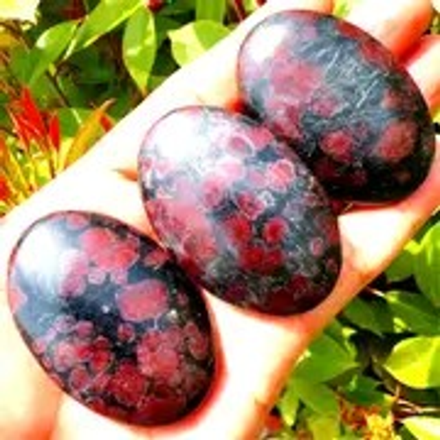 Firework Red Garnet Palm Stone – Root Chakra Crystal for Vitality, Protection &amp; Emotional Healing