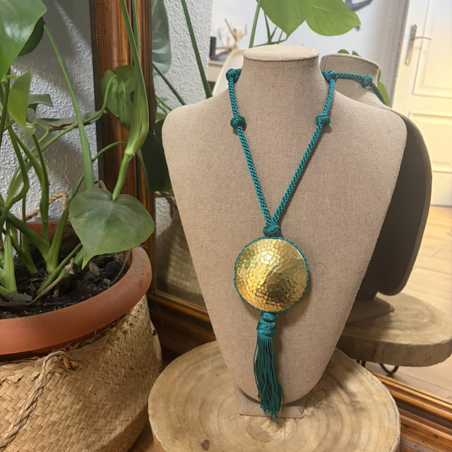 Collar Esfera de Seda