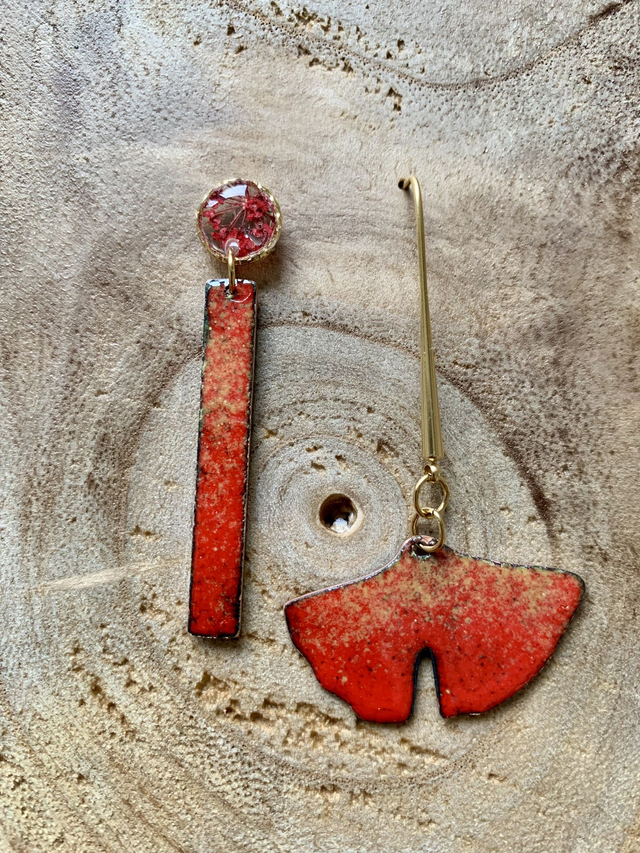 Pièces uniques - Boucles d&#039;oreilles émail et fleurs séchées