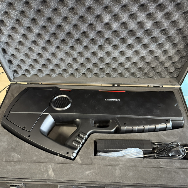 SHOWVEN Sparkular Blaster mit Flightcase, inkl. 1 Betriebsminute Funken