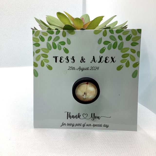 10/50 Pieces  Handmade brooches with custom wedding cards. Wedding favours.