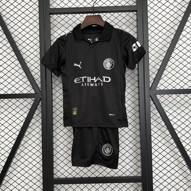 Conjunto camiseta + pantalón NIÑOS 2ª Manchester City- 25-26