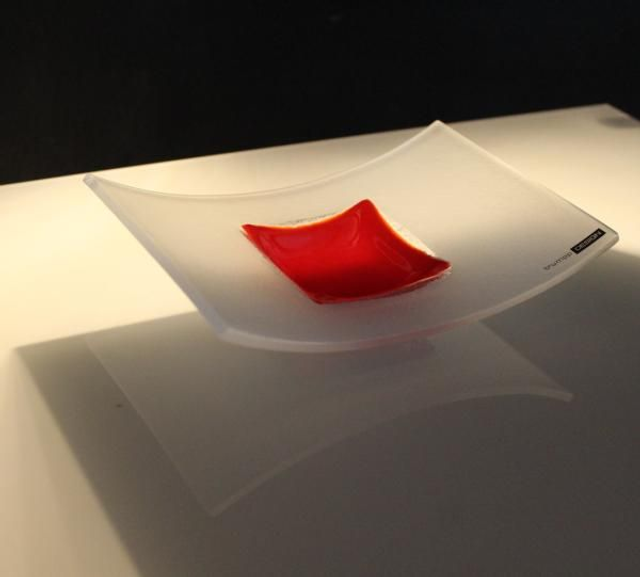 o4 Schale konvex gewölbt . quadratischer Akzent in Tomatenrot/Opac . tk oo 112020 09 