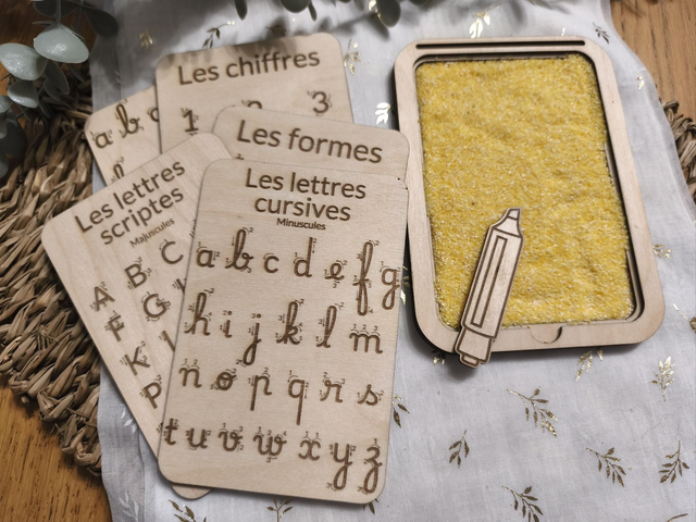 Les p’tits tracés de Mély – Je découvre, j’écris | Tableau sensoriel d’écriture en bois