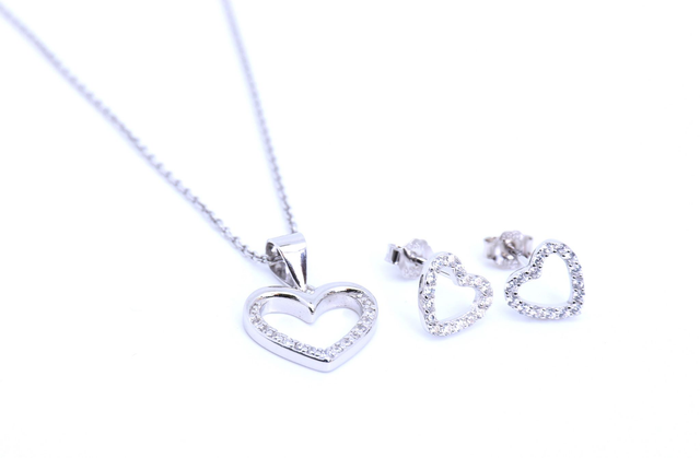 Herz Schmuckset aus Silber 925 mit weißen Zirkonia – Anhänger & Ohrstecker „Caro“