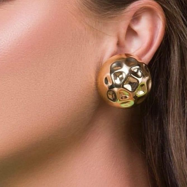 Brinco Meia Esfera Martelado