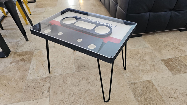 Table d’appoint cassette audio – Awesome Mix Vol. 1 – Look rétro unique
