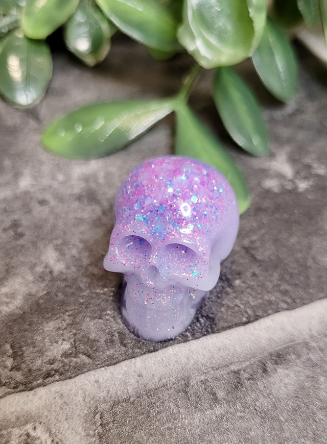 Skull Ornament - Mini - Lilac &amp; white holograph glitter 
