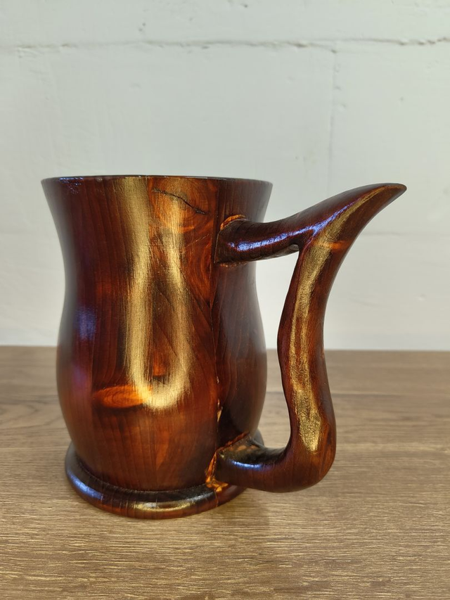 Feuerhüter – Handgedrechselter Holzkrug 1,4 Liter