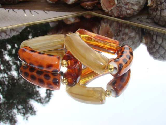 Boucles d&#039;oreilles perles tubes incurvées Indrani Savaana