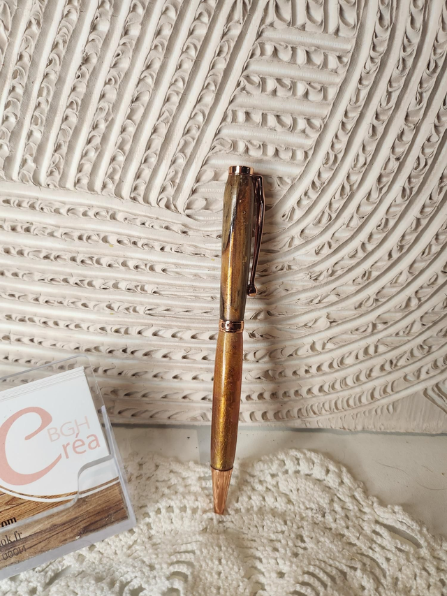 Stylo bois chêne et résine  ton orange