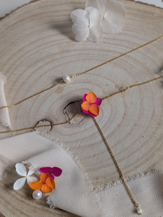 Collier de dos Solaria - Hortensia stabilisé et perle d'eau douce