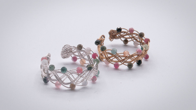 Bague ornée de tourmalines multicolores facettées