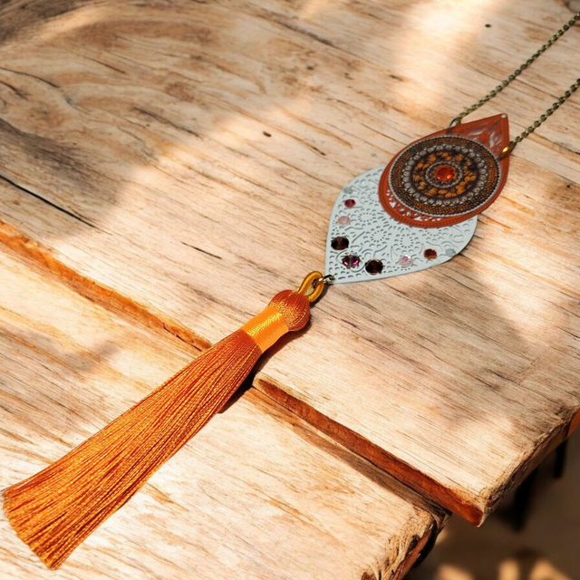 Collier sautoir pompon orange