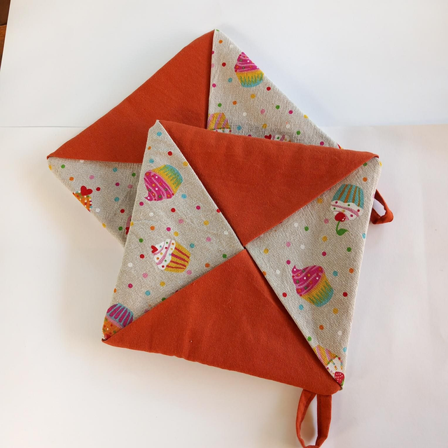 Lot de deux maniques cupcake