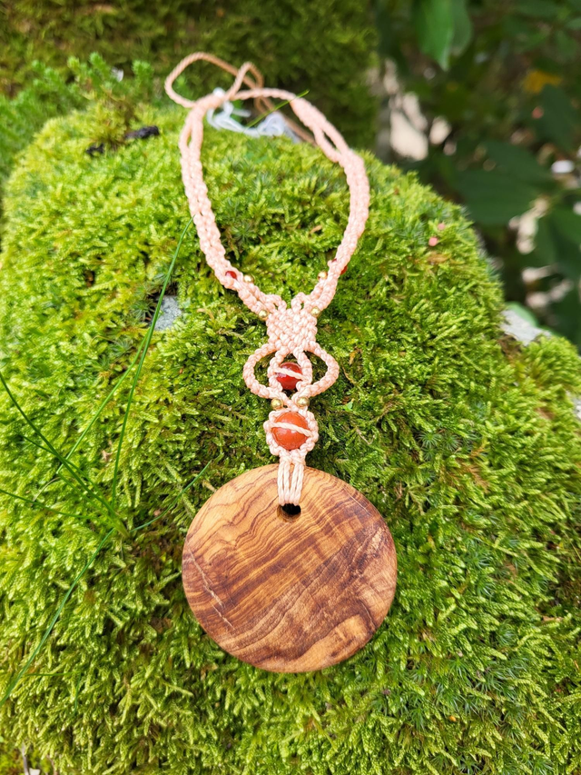 Pendentif macramé olivier