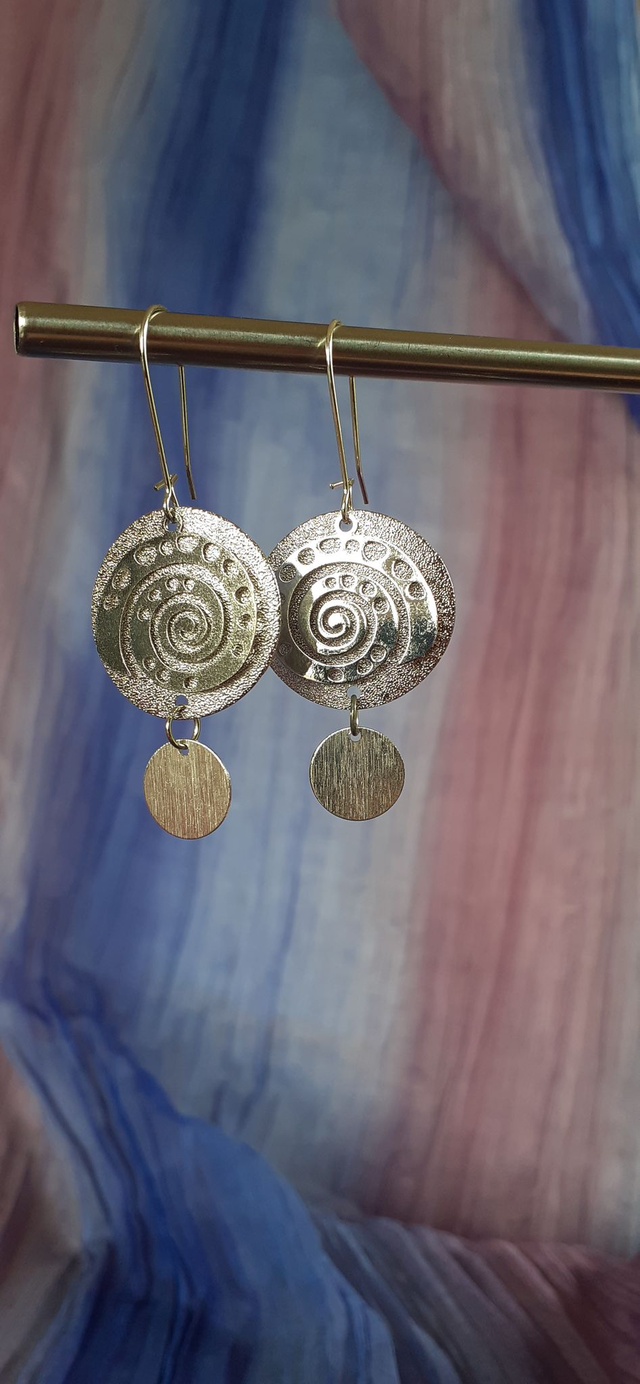 Kiribila Boucles d'oreilles pendantes, argentées.