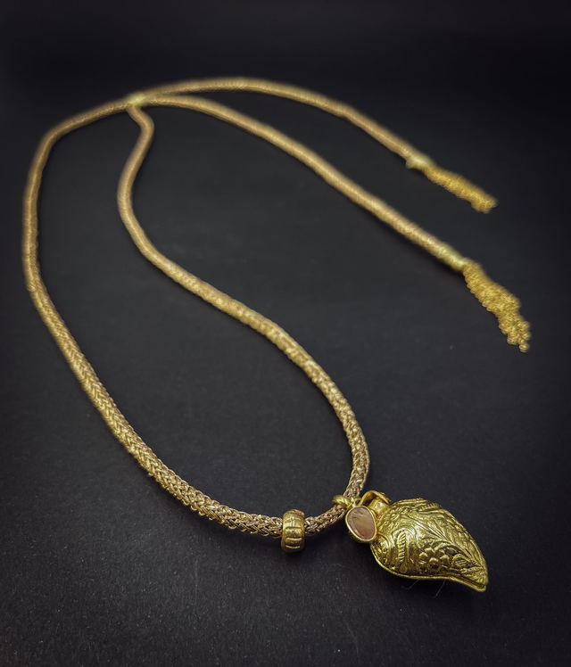 Collier &quot;Dionaea&quot;, cassolette à parfum
