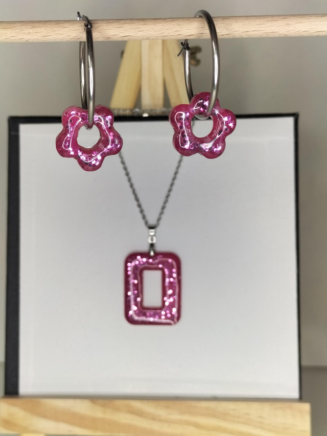 Parure créoles fleurs et pendentif roses et paillettes 