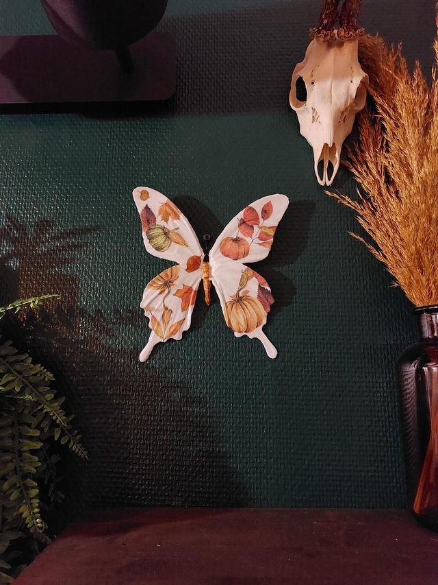 Papillon mural automnal