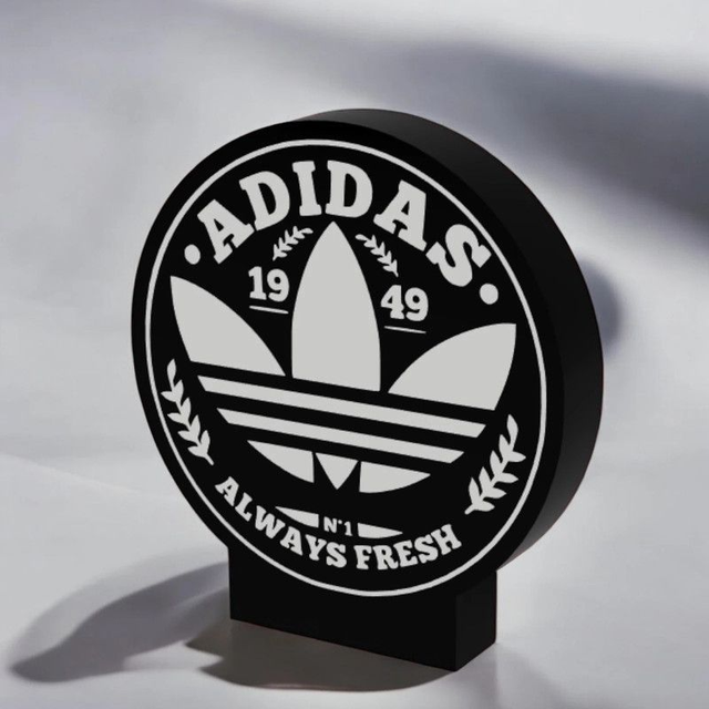 Lampe 3D Adidas Originals LED - L’icône du streetwear illumine ton espace ! 