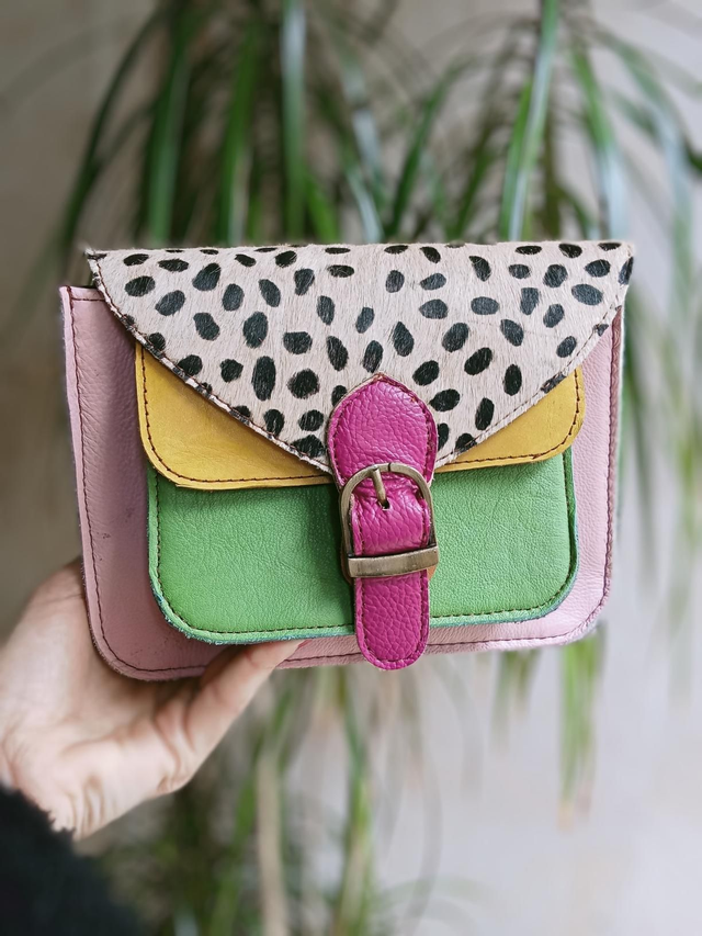 Mala em pele colorida 