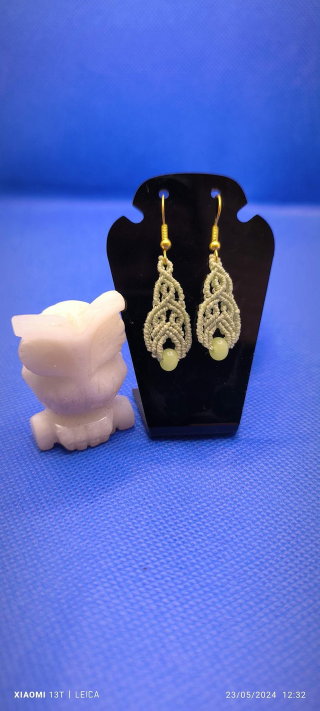 Boucle d'oreille vert pale 